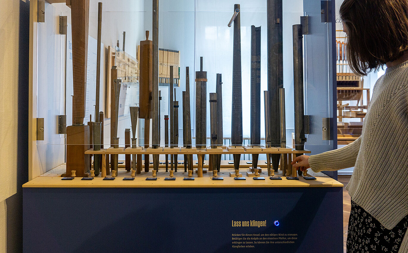 Interactive organ pipe model 