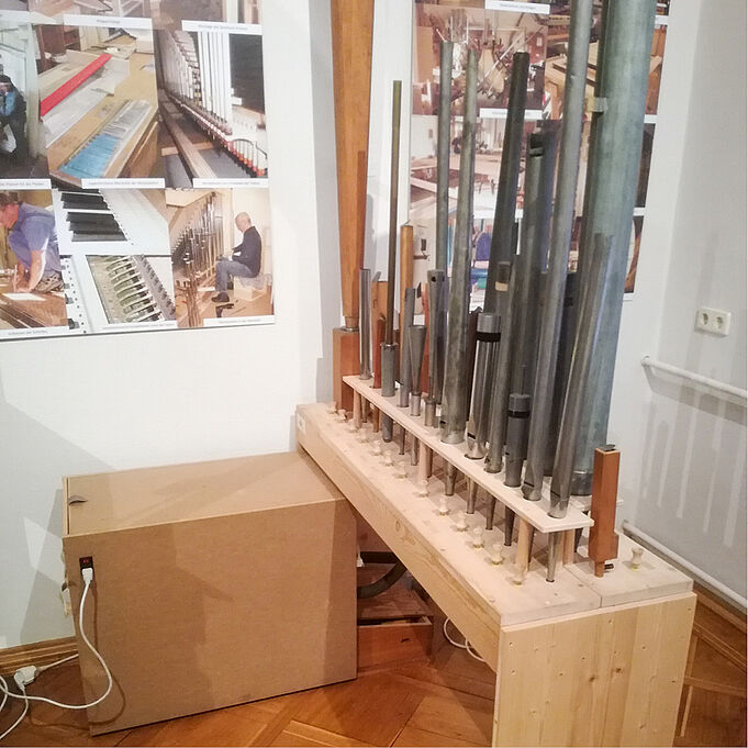 Vorher Orgelpfeifen und Gebläse nach Ausstellungsgestaltung