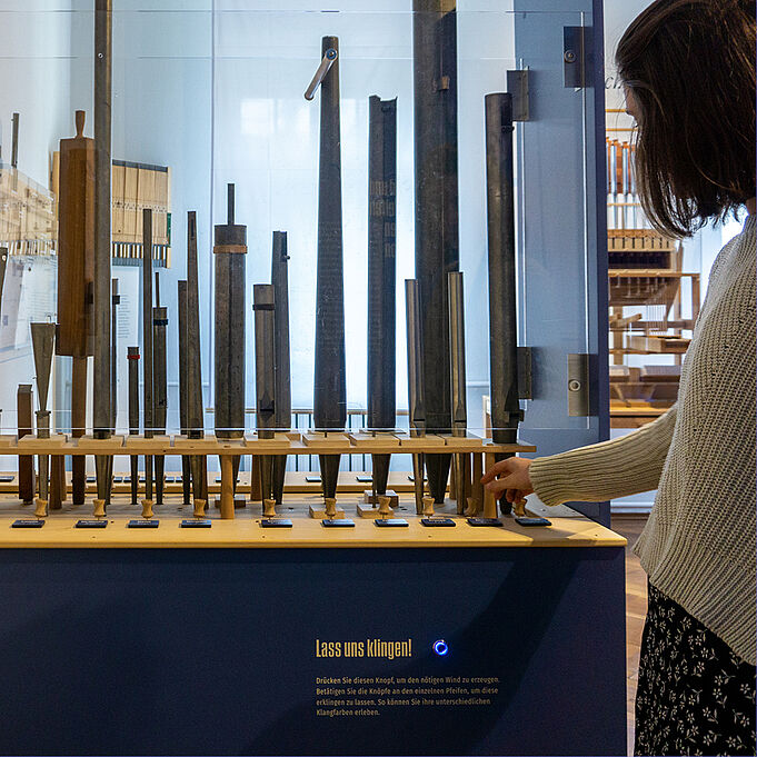 Nachher Orgelpfeifen und Gebläse nach Ausstellungsgestaltung