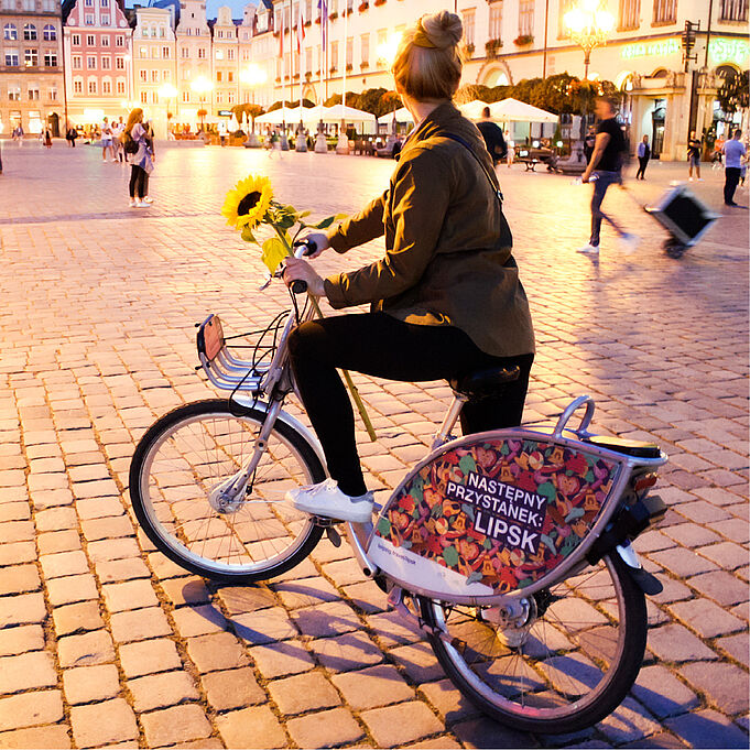 Destinationsmarketing auf Mietfahrrädern und öffentlichen Verkehrmitteln in Breslau