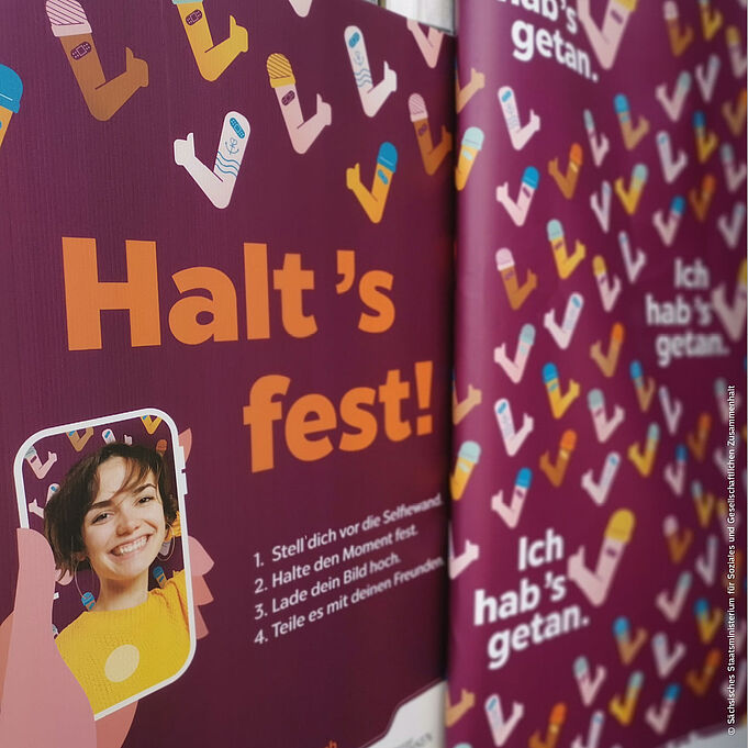 Halt's fest! Plakate Halt's fest erklären die Selfiewand