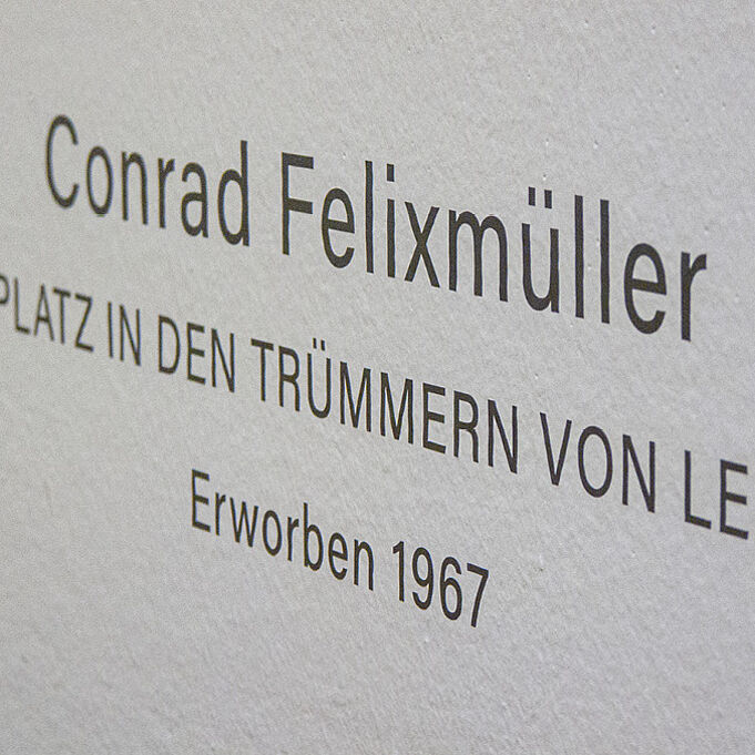Neues und Bewährtes Ausschnitt der typografischen Wandgestaltung ohne Serifen als Teil der Ausstellungsgestaltung