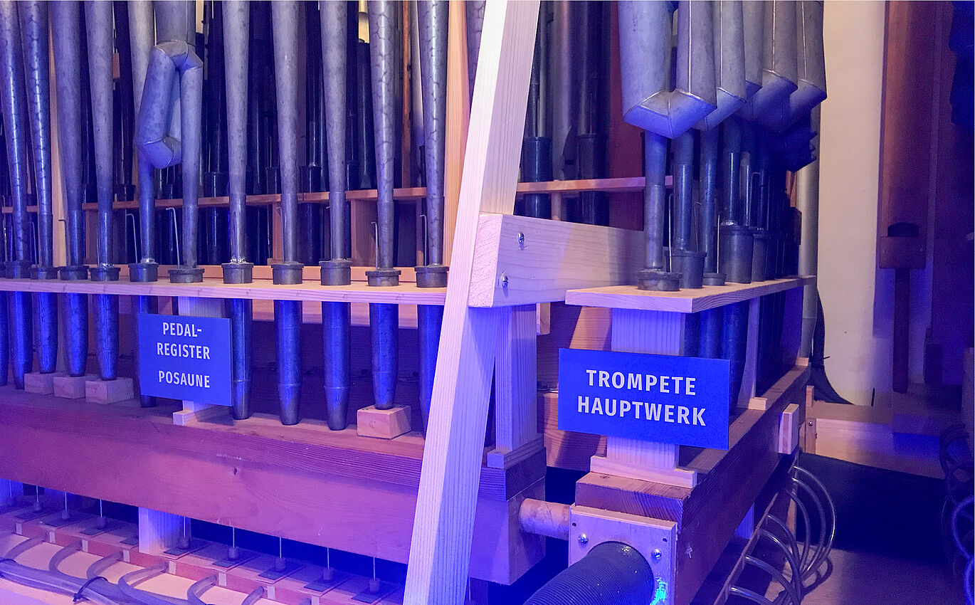 Exklusive Einblicke Rückseite der Kapellenorgel, ein Teil der Ausstellungsgestaltung
