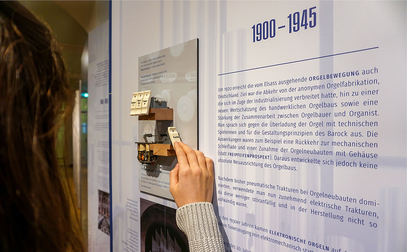 Kompliziertes begreifen Funktionsmodell einer Orgel als Teil der Ausstellungsdesigns
