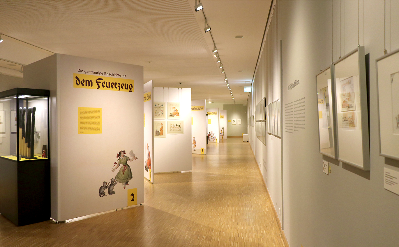 Ausstellungssituation, erster Überblick der Themeninseln