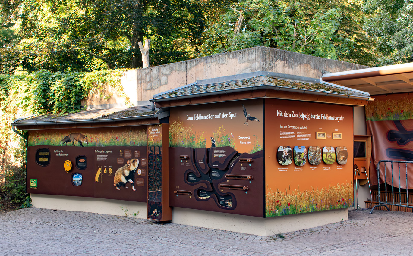 Aufnahme der gesamten Informationsstationen zum Feldhamster.