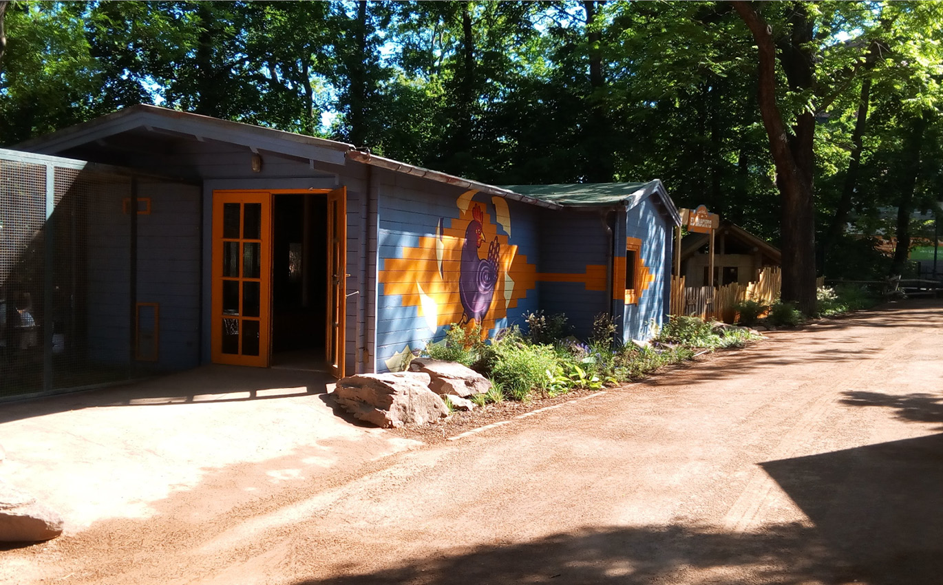 House of the petting zoo with chicken facade painting 