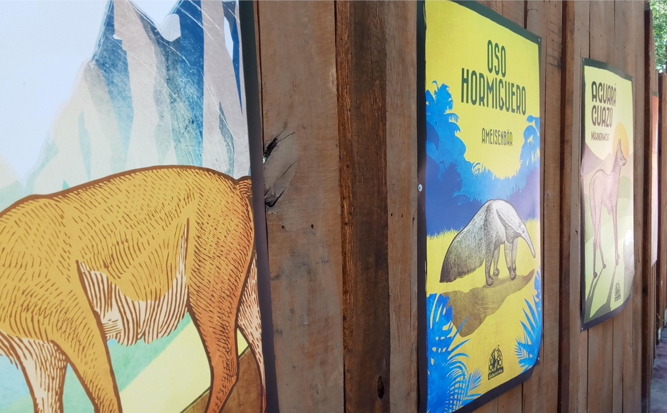 Posterkunst Drei gestaltete Tier Poster Illustrationen an Hauswand